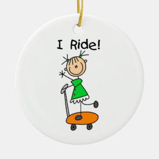 Jag rider - flickan på sparkcykeln julgransprydnad keramik