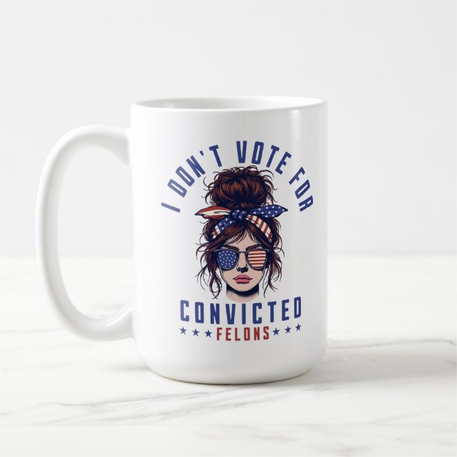 Jag röstar inte för dömda brottslingar kaffemugg (Vänster)