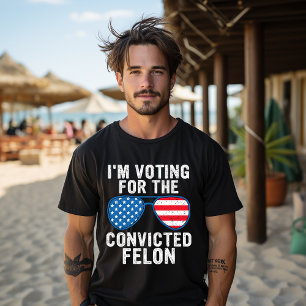 Jag röstar på den dömda brottslingen t shirt