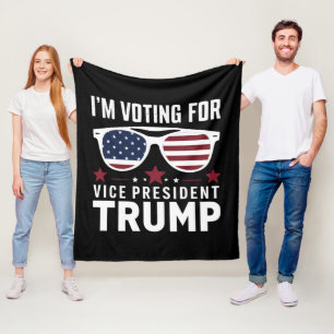 Jag röstar på vicepresident Trump 2024 års val Fleecefilt