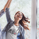 Jag sa ja Bride till Förlovningen T Shirt<br><div class="desc">Retro Bistro Aesthetic Chalkboard Stil Vintage Modern Mr. och Förlovningsfest Vi sa JES Party Chalkboard Modern Vintage Typography Inbjudningar Sweet and sassy chalkboard bröllop Bröllopsfest T-shirts</div>