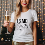 "Jag sa ja" - Möhippa T-shirt<br><div class="desc">Trendig och chic brudens sida-design i ett vackert skript-teckensnitt.</div>