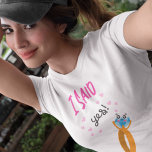 Jag sa ja, Typografi Bride skulle vara Ring teckna T Shirt<br><div class="desc">Ett lysande sätt att låta alla få veta dina spännande nyheter,  den här roligten har typografi jag sa ja med ett Cute tecknad ring motif.</div>