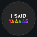 Jag sa Yaaaas Lgbt Bröllopsfest Tee Gay Lesbisk E Runt Klistermärke<br><div class="desc">Jag sa Yaaaas Lgbt Bröllopsfest Tee Gay Lesbisk Förlovning</div>