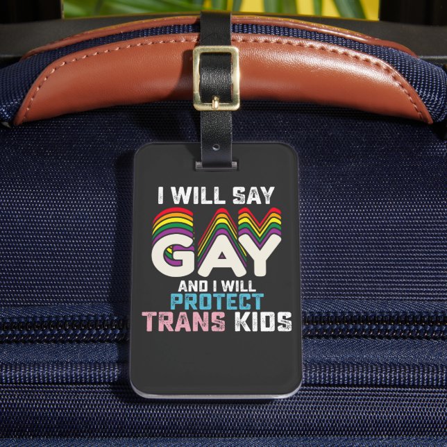 Jag säger Gay och jag kommer att skydda Trans Kids Bagagebricka (Framsida Insitu 2)