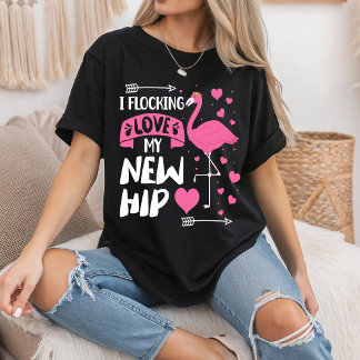 Jag sätter på min nya höftersättare i Kärlek T Shirt