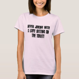 Jag skämtar aldrig med dam sitta på toaletten! t-shirt