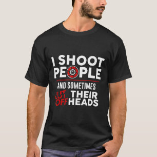 Jag skjuter folk och skär ibland av deras huvud t shirt