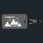 Jag skulle hellre vara i Bryce Canyon Mountain Bagagebricka<br><div class="desc">Bryce Canyon nationalpark i södra Utah är känd för krimson färgad hoodoos,  som är spiroformade sten-formationer.</div>