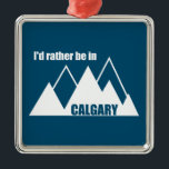 Jag skulle hellre vara i Calgary Alberta Mountain Julgransprydnad Metall<br><div class="desc">Från skidåkning och snowboarding till klättring,  vandring och hett vår är äventyr utomhus redo och väntar på dig i och runt Calgary. Den här underbara vintagen har ett retroutseende.</div>