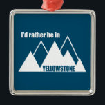 Jag skulle hellre vara i Yellowstone Mountain Julgransprydnad Metall<br><div class="desc">Yellowstone nationalpark i Wyoming och Montana och Idaho har dramatiska kanjoner,  alpina floder,  lush-skogar,  hett vår och vaktande geyrar,  inklusive dess största berömd,  Gamle Faithful. Det är också hem för hundratals djurarter,  inklusive björnar,  varger,  bison,  älk och antelope.</div>