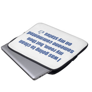 Jag skulle precis städa mitt rum, men.... laptop sleeve