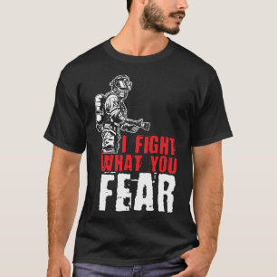 Jag slåss mot vad du fruktar brandman t shirt