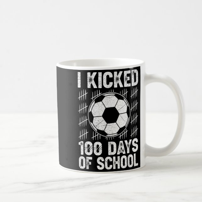 Jag sparkade 100 skoldagar fotbollsspelare lärare kaffemugg (Höger)