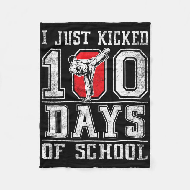 Jag sparkade precis 100 dagar skolkaraté Glad 100  Fleecefilt (Framsidan)