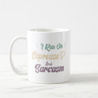 Jag springer på espresso och sarkasm Roligt citat  Kaffemugg