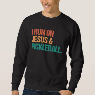 Jag springer på Jesus och Pickleball Pickle Boll Lång Ärmad Tröja