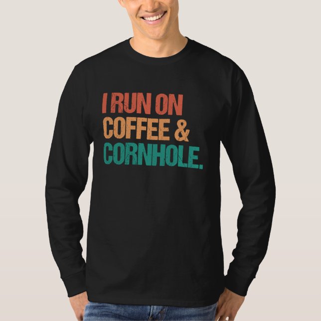 Jag springer på kaffe och Cornhole-påsar T Shirt (Framsida)