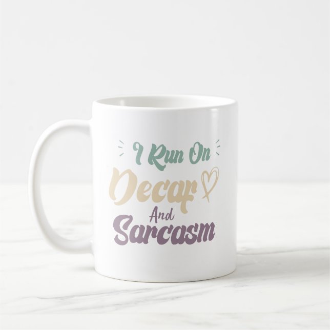 Jag springer på koffeinfri kaffe och sarkasm Rolig Kaffemugg (Vänster)