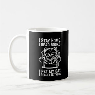 Jag stannar hemma jag läser böcker jag smeker min kaffemugg