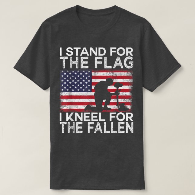Jag står för flaggan I Kneel för fallet T Shirt (Design framsida)
