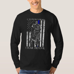 Jag står här och fruktar att ingen EVil Crusader K T Shirt