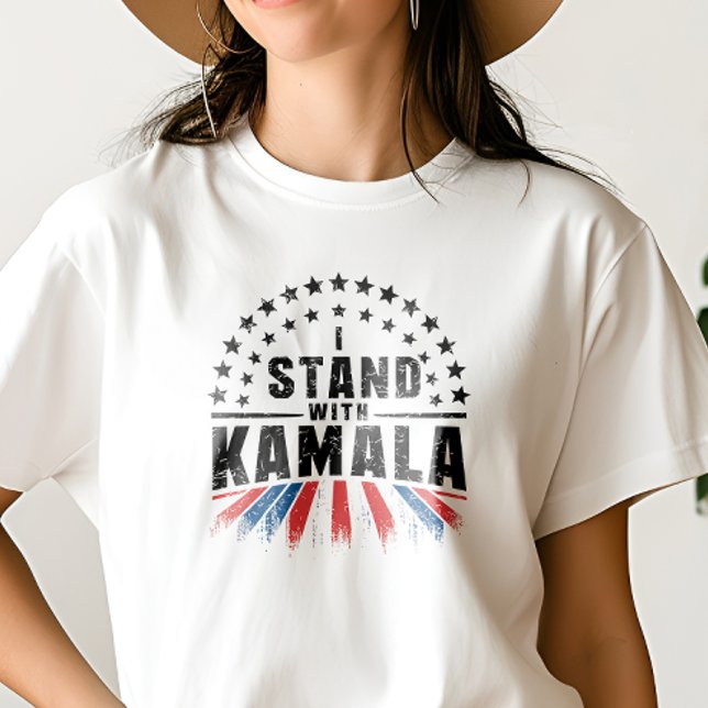 JAG STÅR MED KAMALA PATRIOTISKA AMERIKANSKA VALET T SHIRT (Skapare uppladdad)