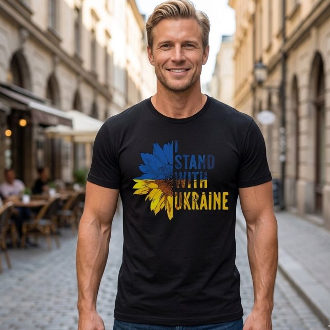 Jag står med Ukraina. Solros symbol för fred.  T Shirt (Skapare uppladdad)
