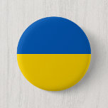 Jag står på Ukrainas sida Knapp<br><div class="desc">Modern och minimal Flagga av omloppsknappar i Ukraina. De här knapparna är helt anpassade: skapa din egen unika gåva som du enkelt kan välja färg, lägga till text, bild, klipp och grafisk design i inslag. Öppna designredaktören för Zazzle och upptäck vackra patriotiska resefoton och flaggor i Ukraina. Lägg till ett...</div>