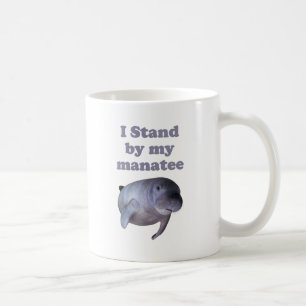 Jag står vid min manat kaffemugg