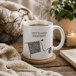 Jag stickar för att undvika att falla sönder Humor Kaffemugg