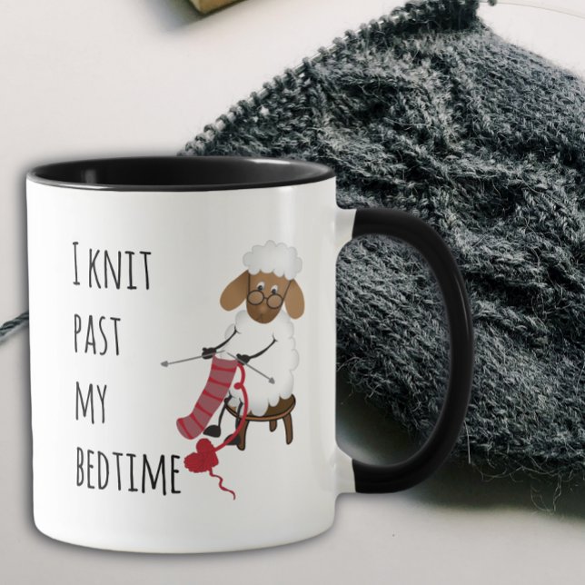 Jag stickar förbi min läggningstid Får Stickningsä Mugg (Skapare uppladdad)