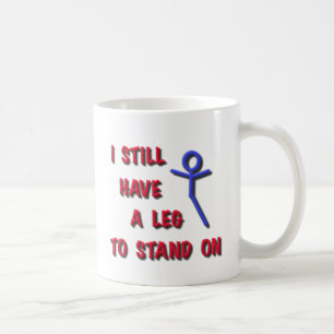 Jag stillar har en lägga benen på ryggen som ska kaffemugg