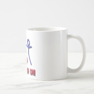 Jag stillar har en lägga benen på ryggen som ska kaffemugg