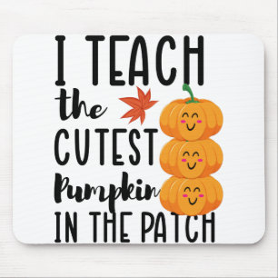 Jag studerar de kutaste dockorna i Patch Halloween Musmatta