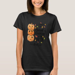 Jag studerar de kutaste pumporna i lapptäcket. t shirt