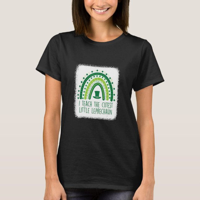 Jag studerar den kutaste lilla Leprechaun Teacher  T Shirt (Framsida)