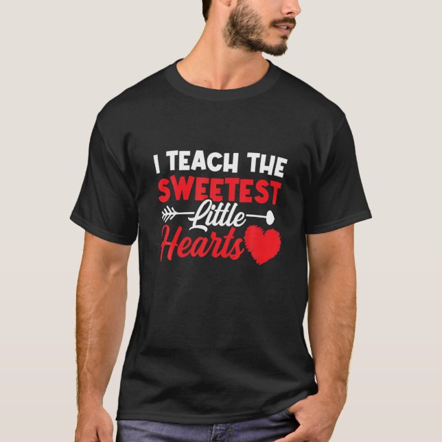 Jag studerar den sötaste Hearts Rainbow Teacher Va T Shirt (Framsida)
