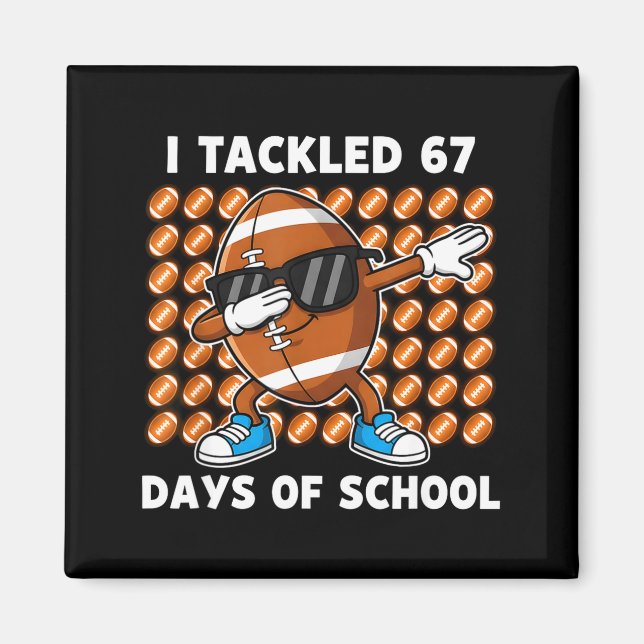 Jag Tacklade 67 Dagar Av Skolan 67 Meme Fotbollshu Magnet (Framsidan)