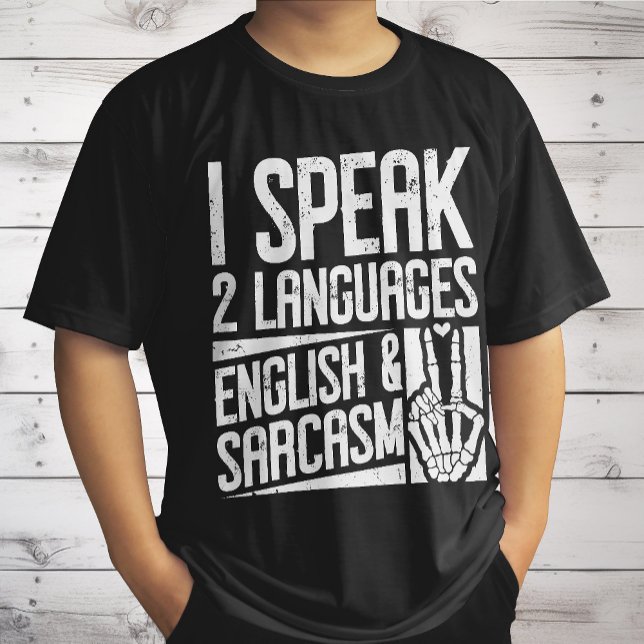 Jag talar två språk engelska Sarcasm Motivation T Shirt (Skapare uppladdad)