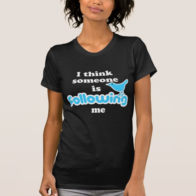 Jag tänker att någon är efter mig t shirt (Framsida)