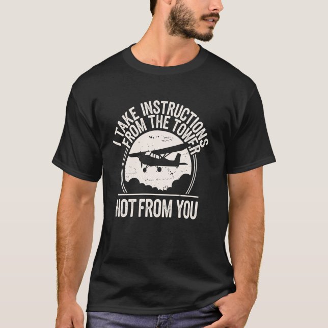 Jag tar instruktioner från tornet Rolig pilot Avi T Shirt (Framsida)