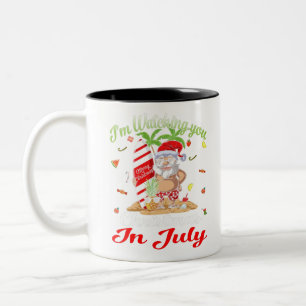Jag tittar på jultomten i juli Tanktop Två-Tonad Mugg
