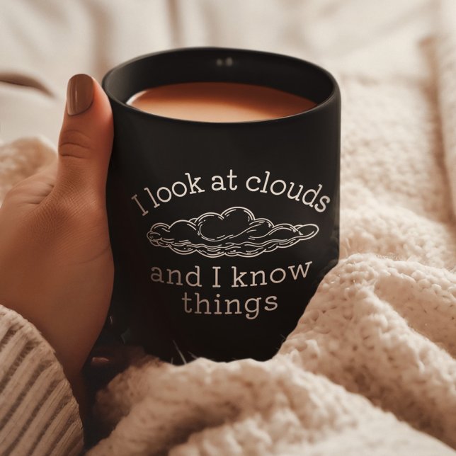 Jag tittar på molnen och jag känner Sak, meteorolo Kaffemugg (Skapare uppladdad)