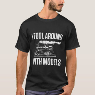 Jag tränar runt med modeller från den vackra Tåg I T Shirt
