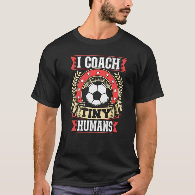 Jag tränar Tiny Humans Soccer Team Trainer Manar T Shirt (Framsida)