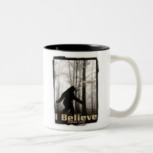 Jag tror att Bigfoot Lives Två-Tonad Mugg