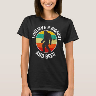 Jag tror på Bigfoot och öl sasquatch T-Shirt