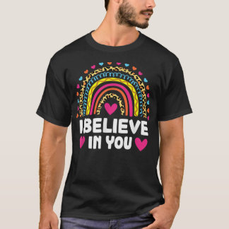 Jag tror på ditt Cute Rainbow Leopard Teacher Test T Shirt