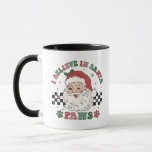 Jag tror på julen i Santa Tassar Retro Hund älskar Mugg<br><div class="desc">Jag tror att i jultomten i Santa Tassar Retro julen Hund älskare Festive Helgdag Tote Bag finns texten "Jag tror på Santa Tassar" i modern manustypografi som omger en lycklig-retro på en svart och vit schackbrädesbakgrund accentuerad med tass avtryck. Perfekt för julklappar, party och firande, julklappar, födelsedagar och så vidare....</div>